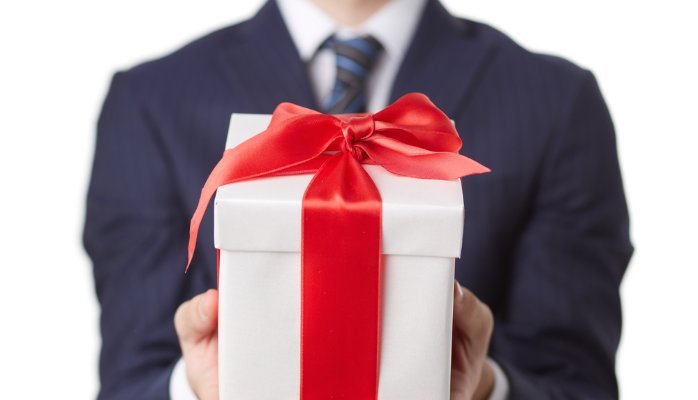 Devez-vous offrir des cadeaux à vos salariés ?